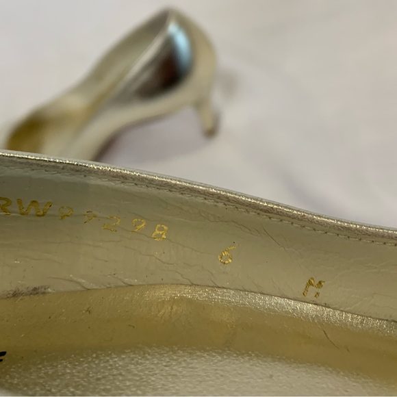 Stuart Weitzman gold leather peep toe pumps - Picture 7 of 8